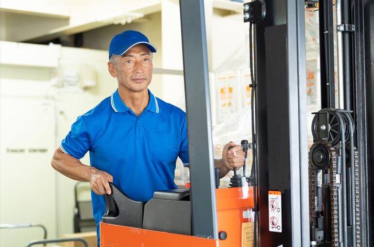 フォークリフトの運転に資格は必要？